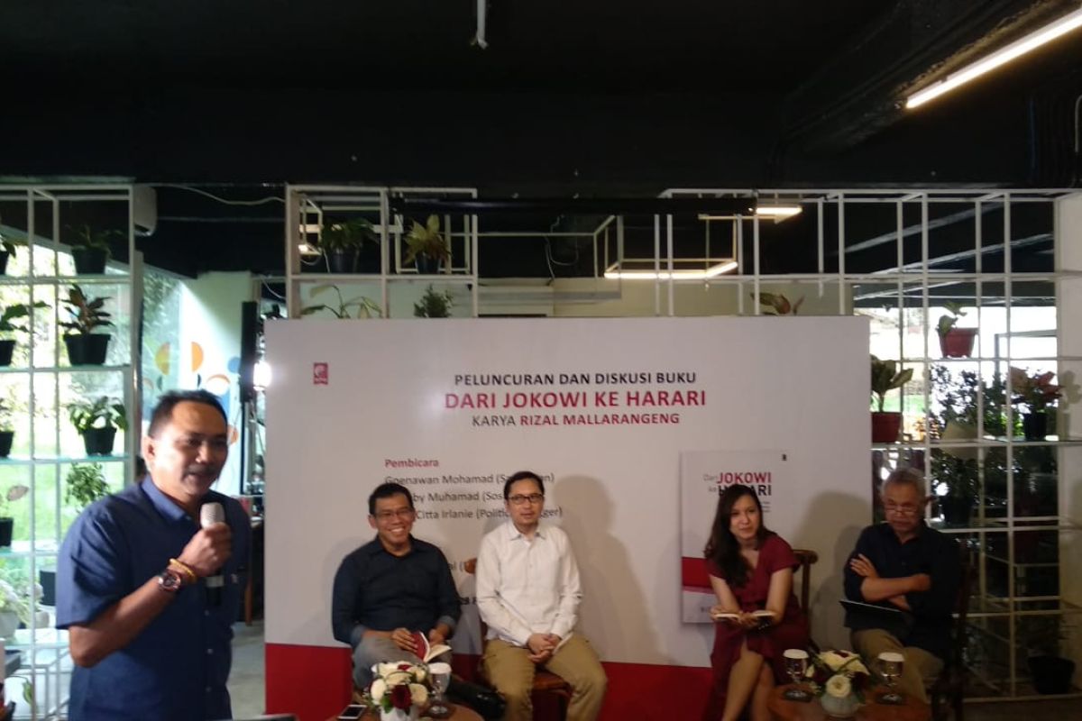 Buku "Dari Jokowi Ke Harari" berkampanye dengan mendidik