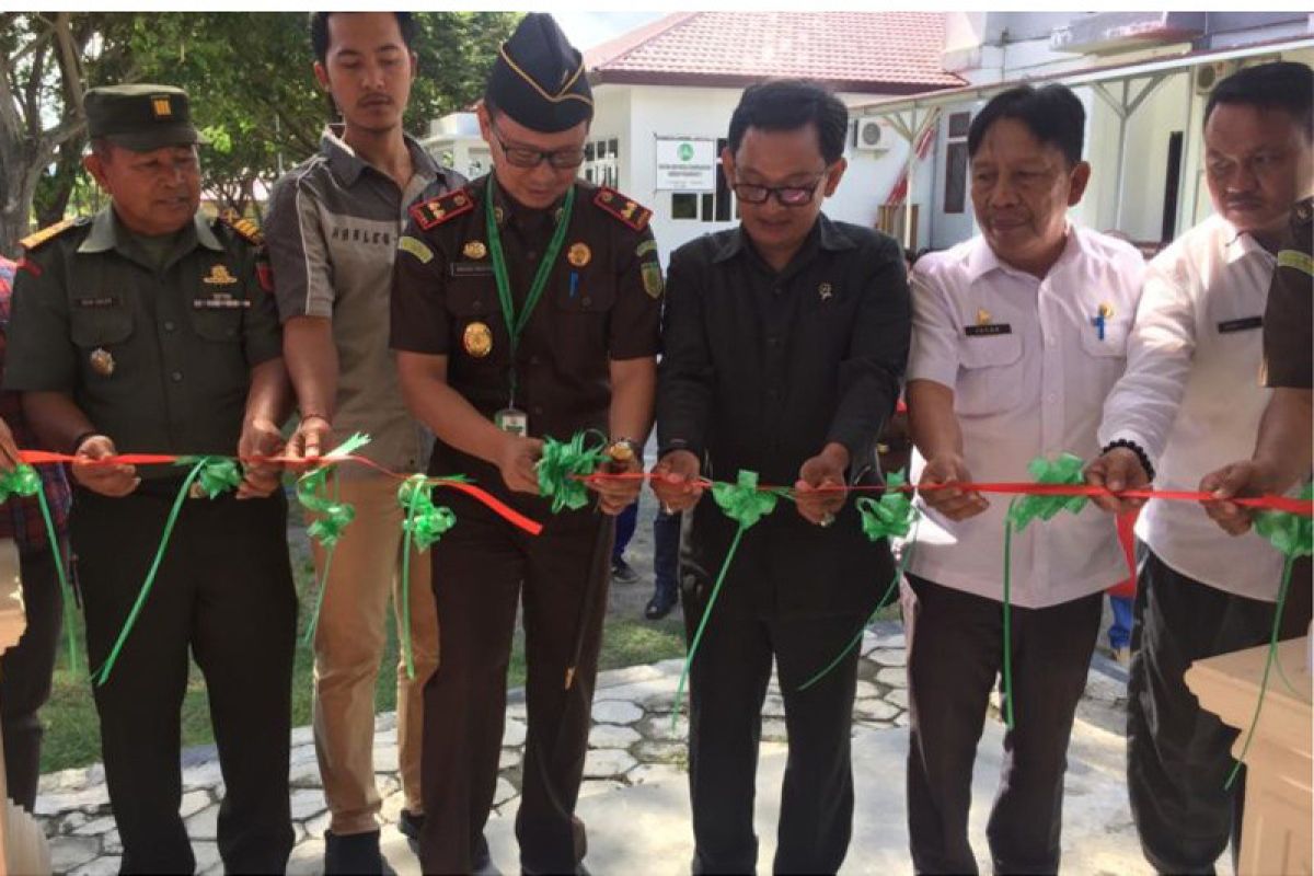 Kejari Pasangkayu luncurkan kantin kejujuran