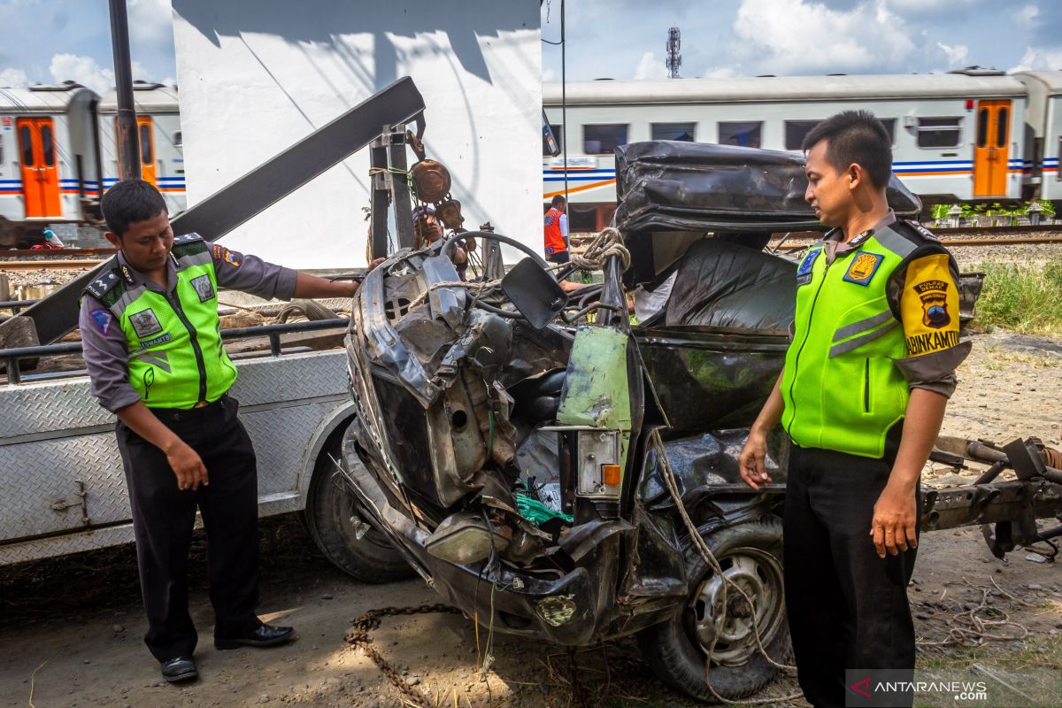 Nahas! 7 orang tewas tertabrak kereta api