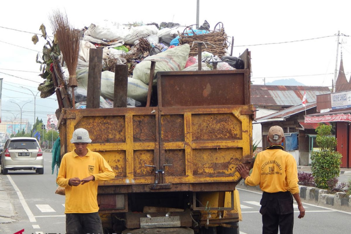 Payakumbuh kaji ulang Perda Sampah