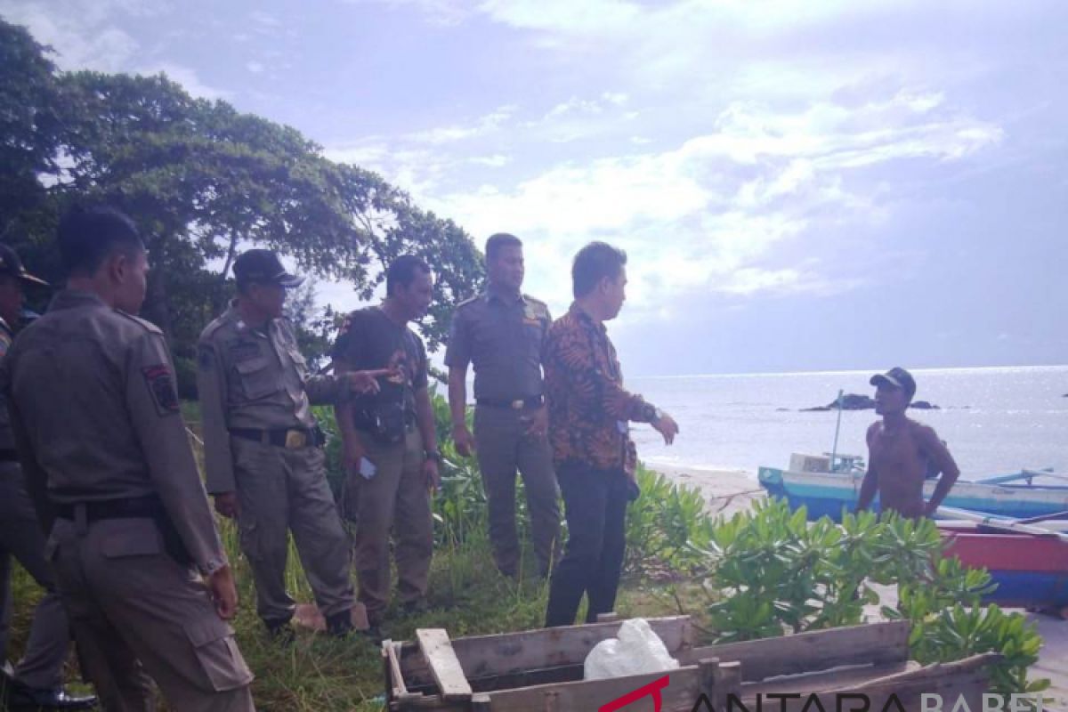 Tambang bijih timah ilegal rambah kawasan Pantai Belitung Timur