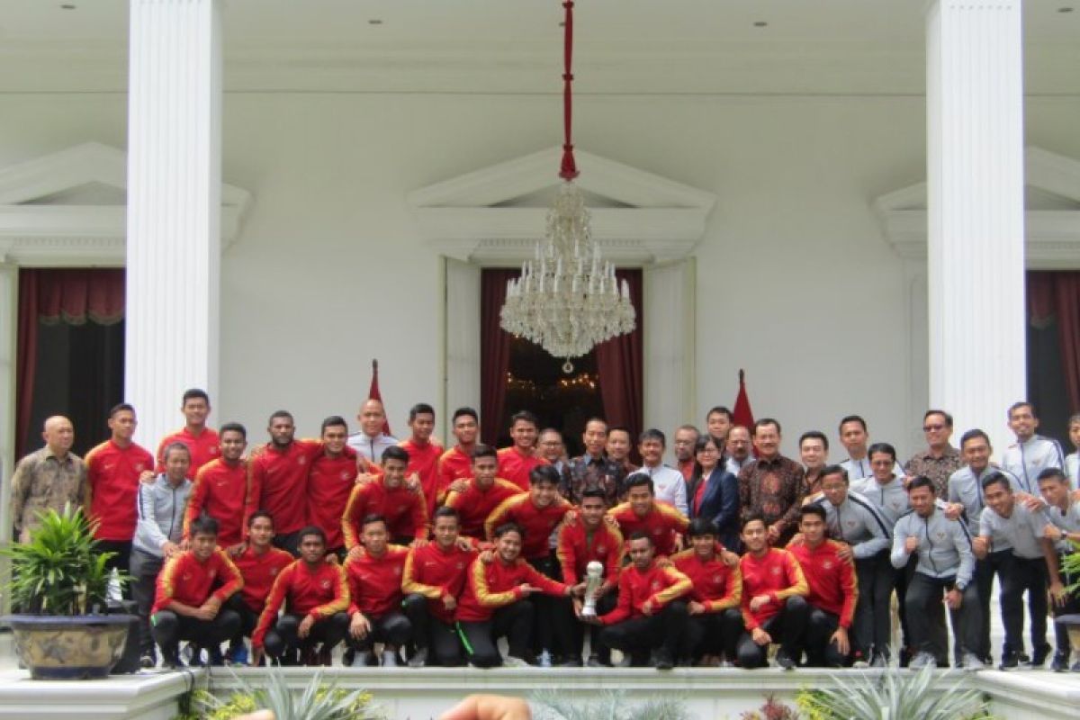 Pemain Timnas U-22 mendapat bonus dari Presiden Jokowi