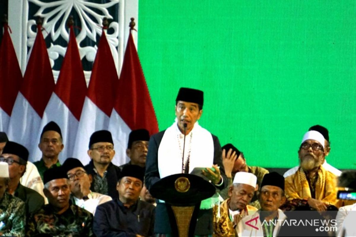 Bantahan Jokowi terkait isu kawin sejenis dan adzan