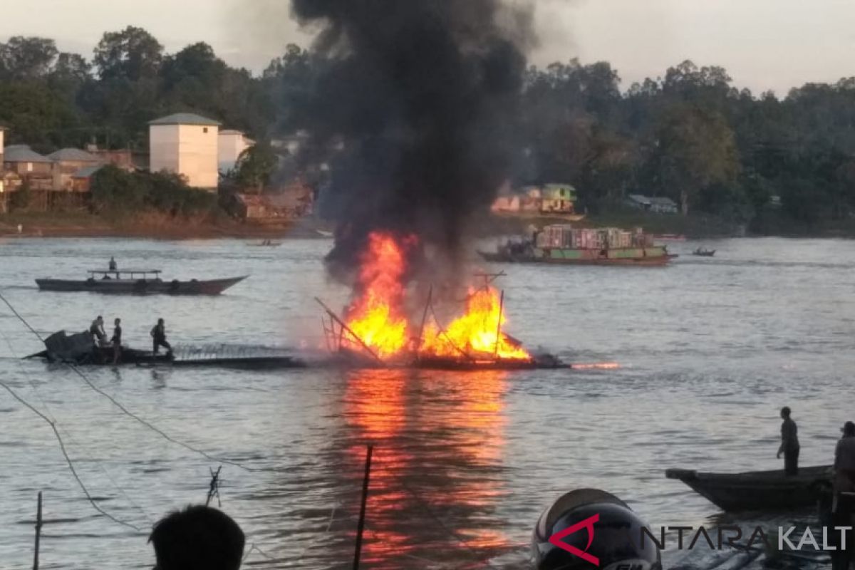 Lanting BBM di Muara Teweh habis terbakar [VIDEO]