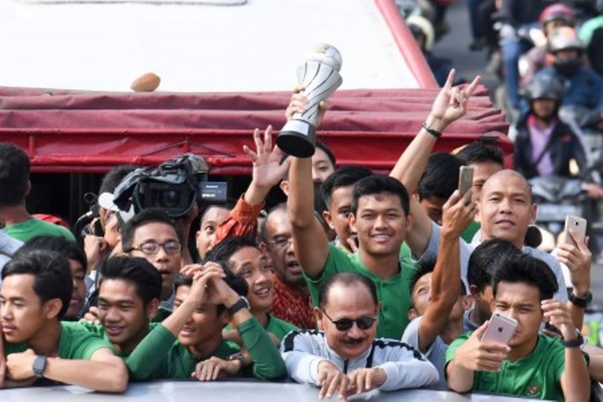 Presiden Jokowi terima Timnas Garuda Muda U-22 di Istana