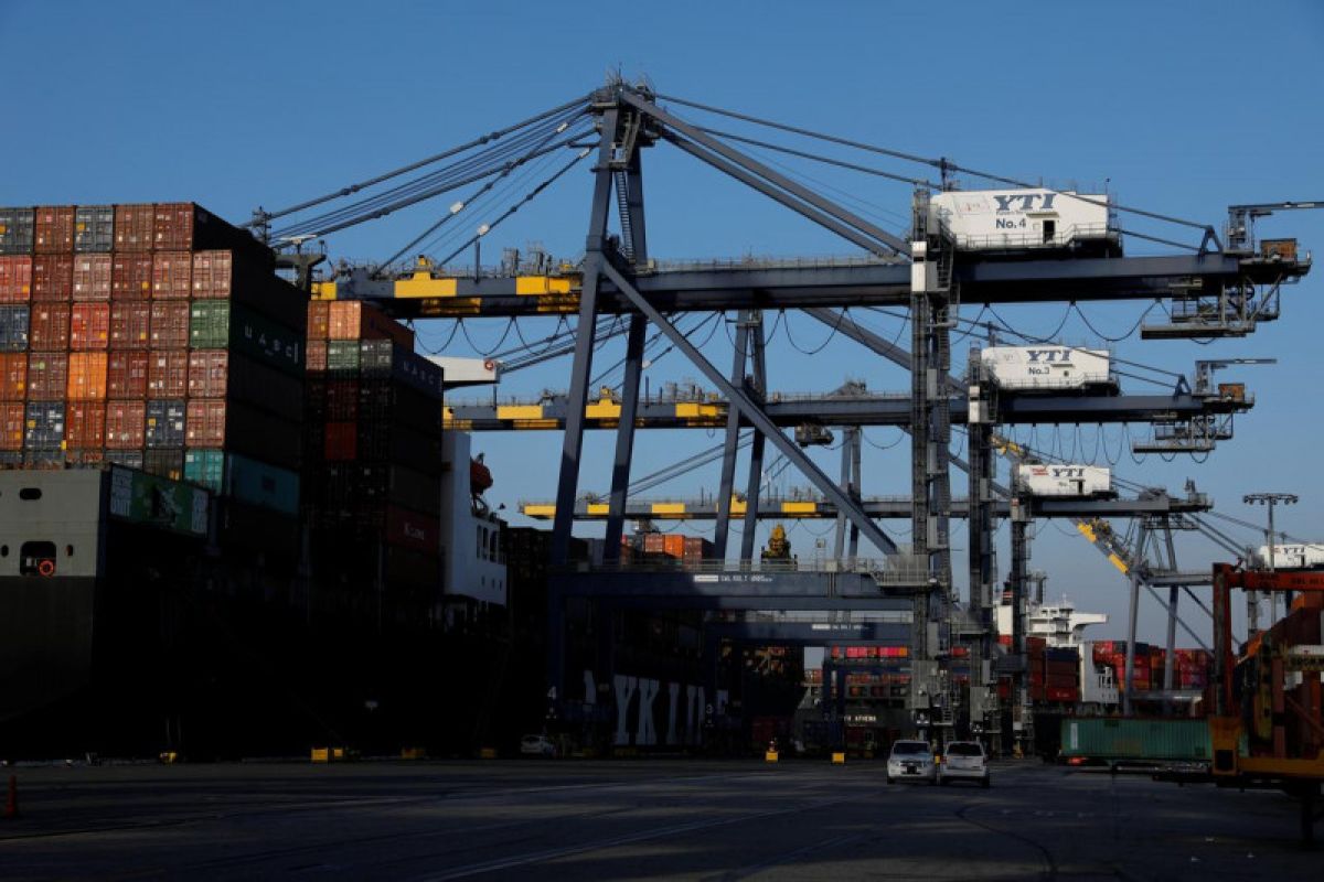 Defisit perdagangan AS dalam barang naik 12,8  persen pada Desember