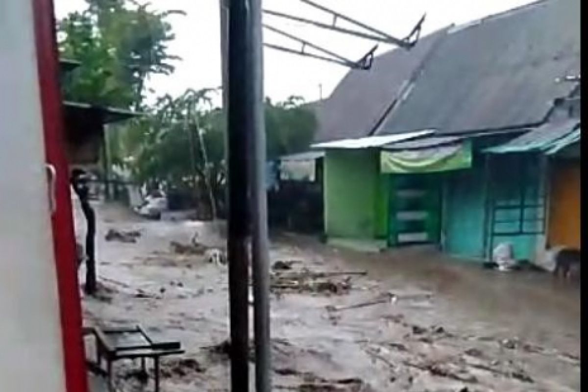 Banjir Bandang Landa Kecamatan Kepung Kediri