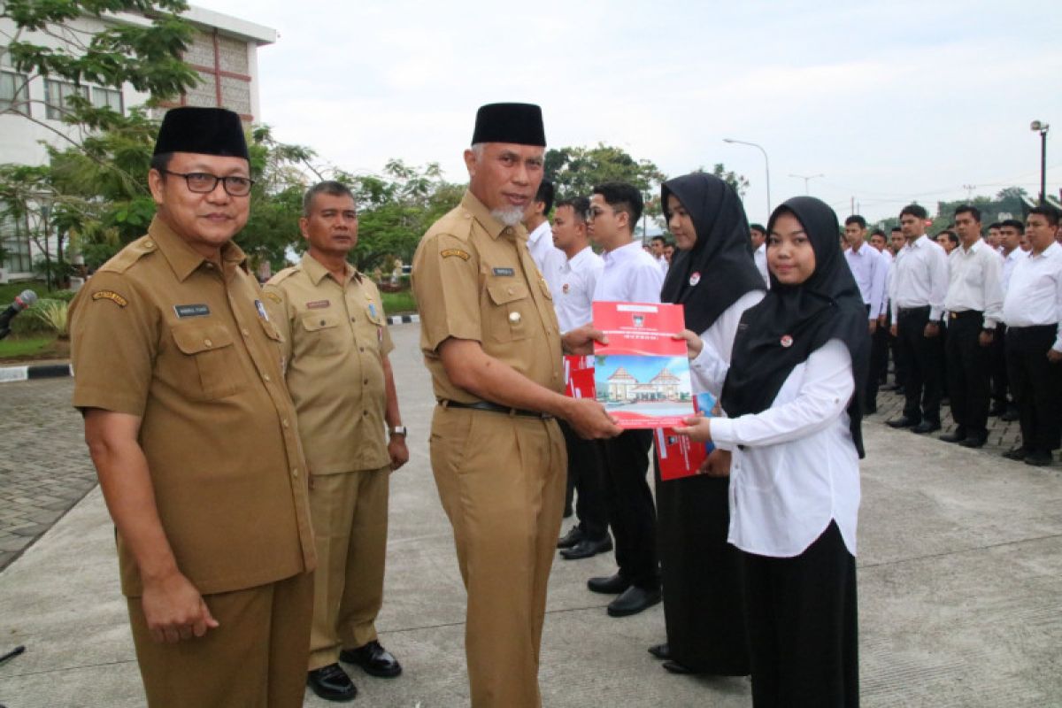 Diserahkan langsung Wali Kota, 540 CPNS Kota Padang terima SK