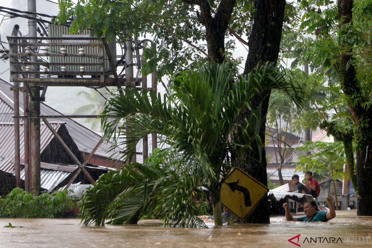 PLN UP3 Manado padamkan 321 gardu akibat banjir-longsor