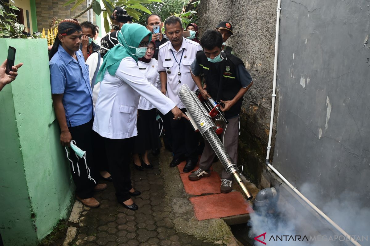 Pemkab Bogor bersama Dinkes lakukan pengasapan