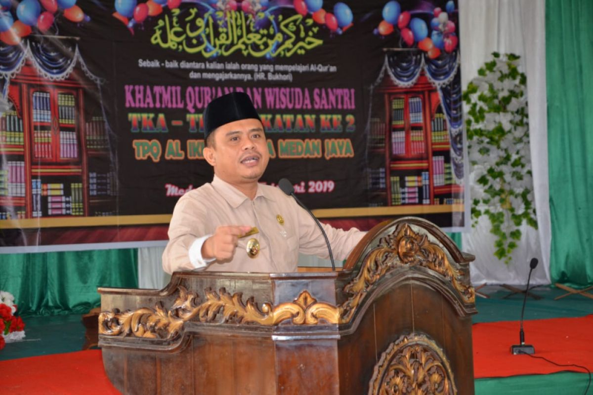 Wabup Kayong Utara wisuda santri TPQ Al Ikhlash