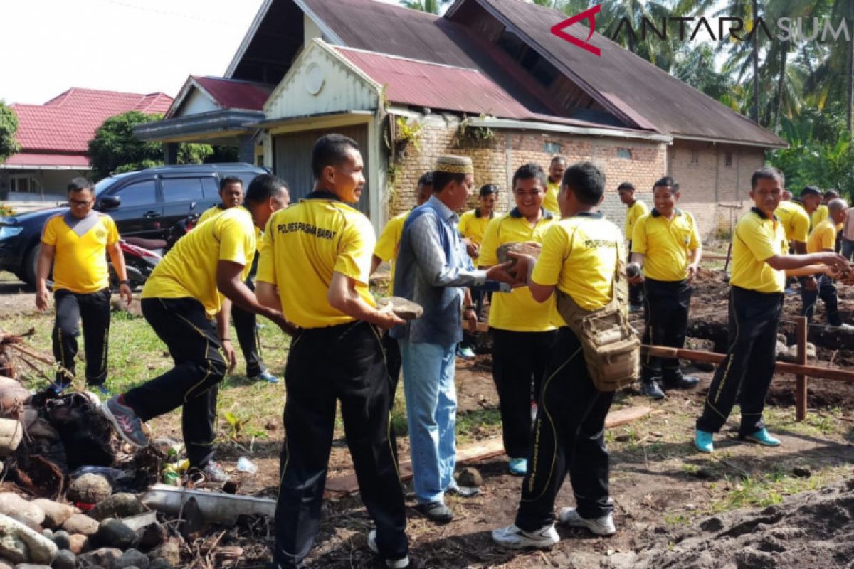 Polres Pasaman Barat Bangun Mushalla Untuk Masyarakat