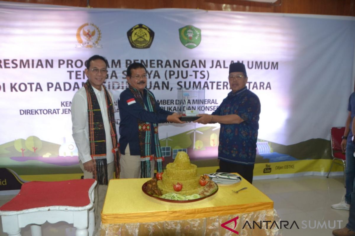 Kemen ESDM bangun 175 unit PJU-TS di Padangsidimpuan