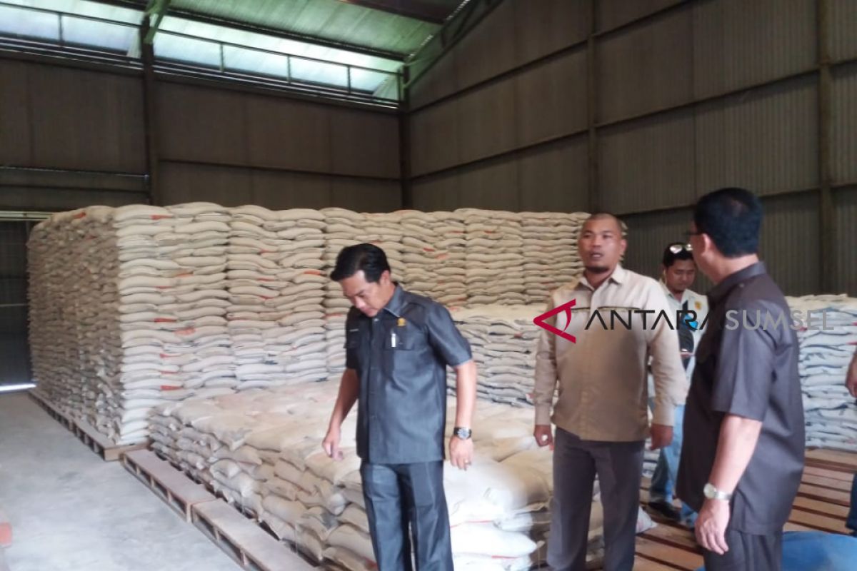 Dewan OKU usut 6.000 ton beras busuk