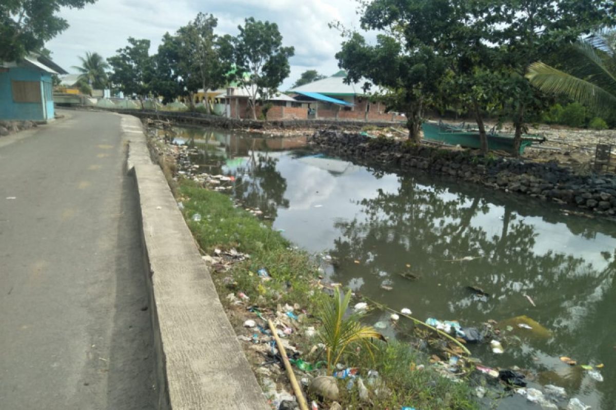 Sungai Borgo di Belang masih dihiasi sampah