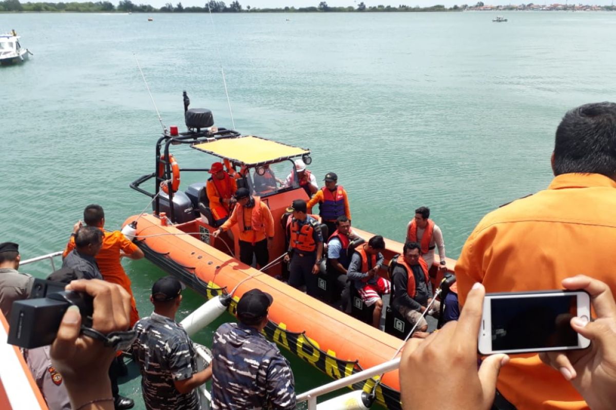 Sepuluh ABK terombang-ambing di Laut Jawa dievakuasi ke Pelabuhan Benoa