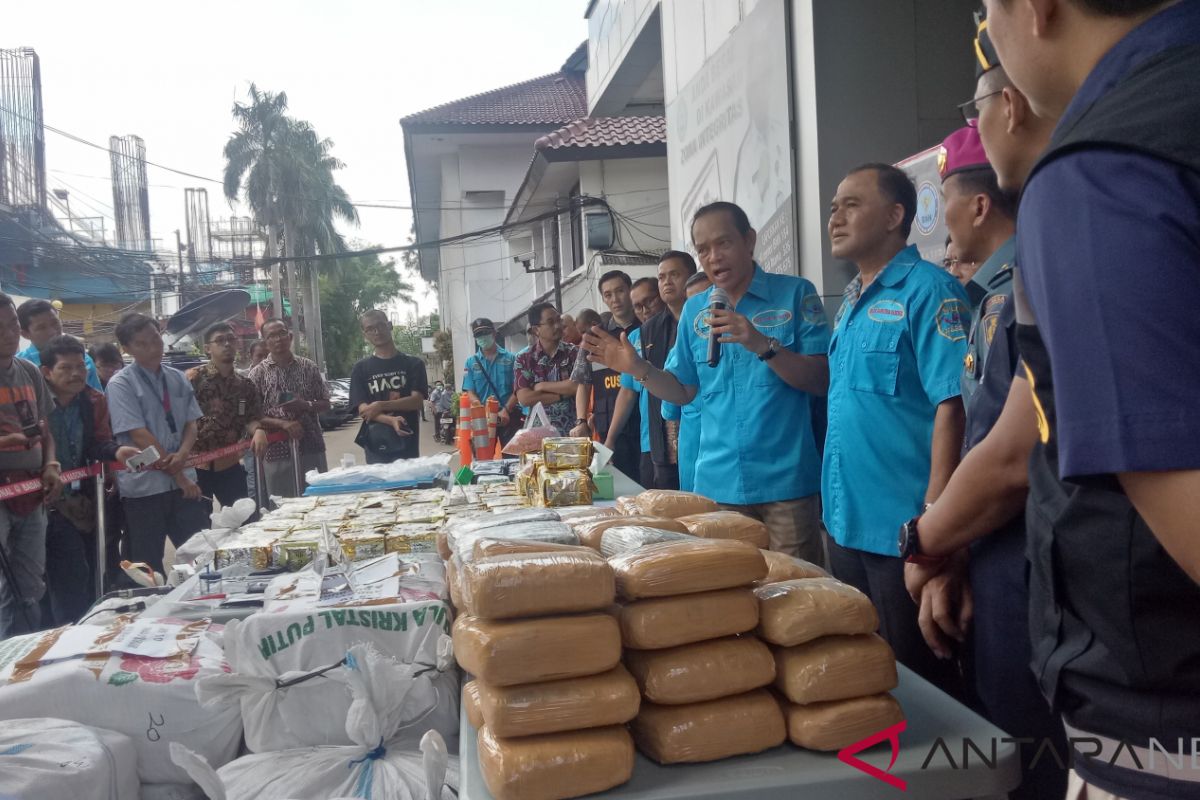 Berantas narkoba dengan penegakan hukum dan pemberdayaan