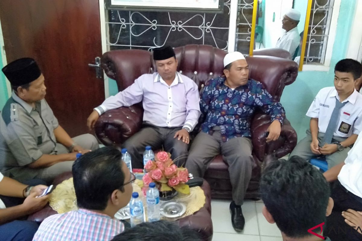 DPRD Madina kunjungi siswa yang diduga ditampar kepala sekolah