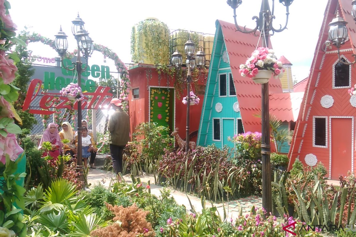 Berwisata penuh warna di Green House Lezatta