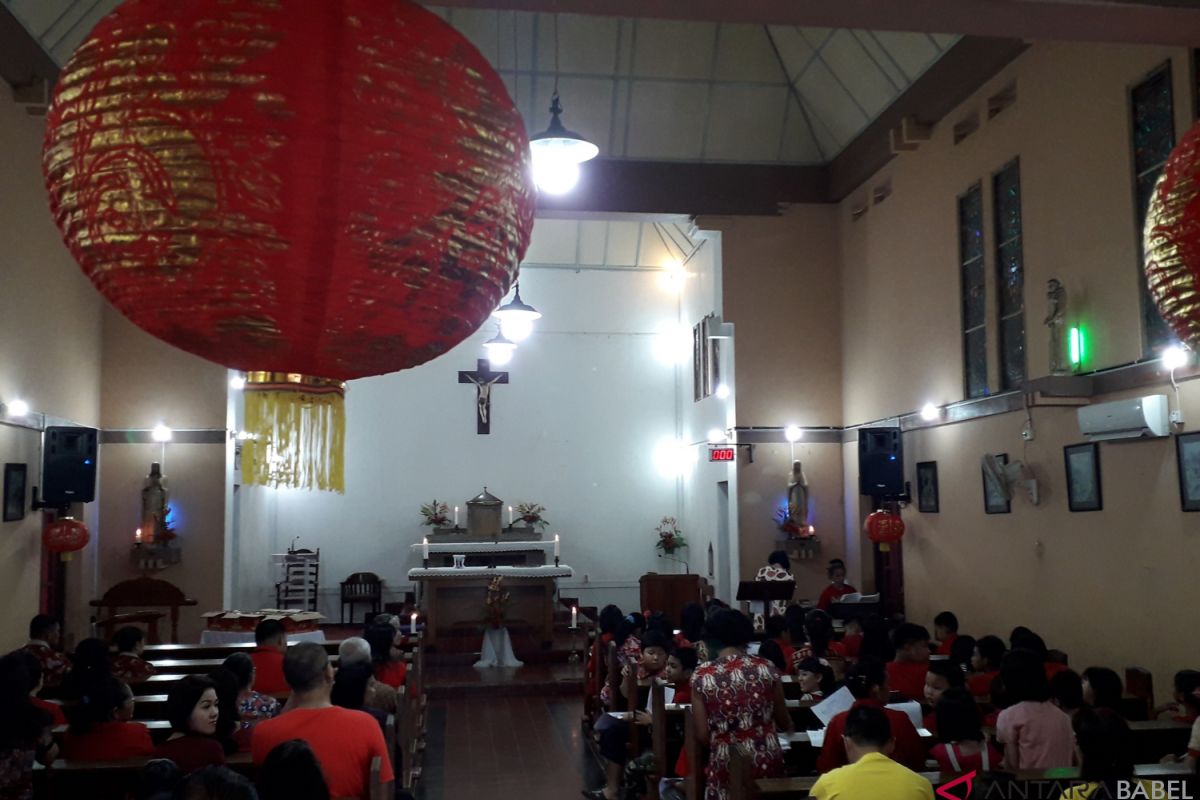 Gereja Katolik Muntok gelar misa Imlek