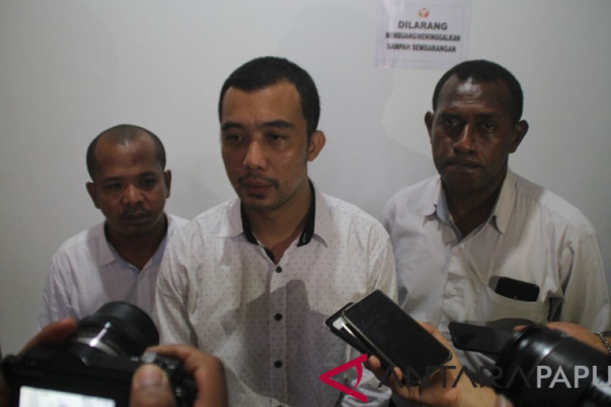 Wakil Wali  Kota Jayapura klarifikasi salam dua jari