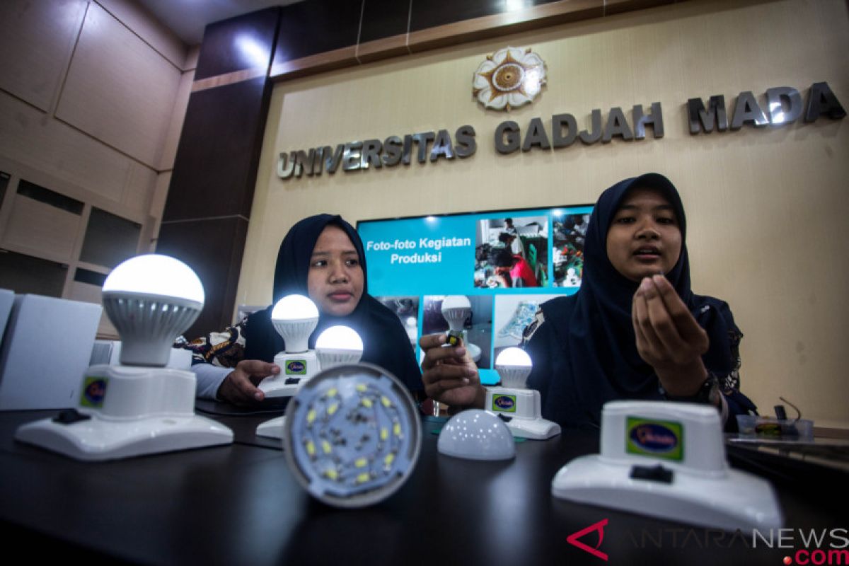 Dua mahasiswa ini berhasil kembangkan lampu darurat hemat energi