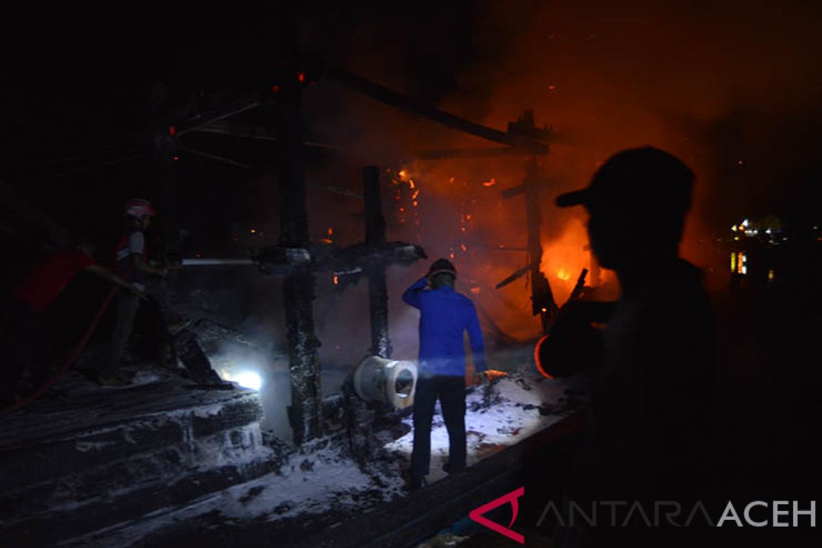 Kebakaran hebat hanguskan rumah di Nagan Raya