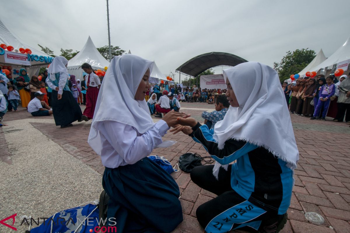 Siswa MTS Darussalam Sigi masih belajar di tenda