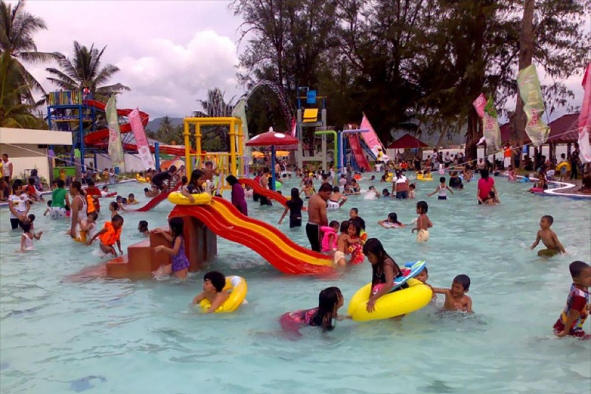 Libur Imlek pantai Pandan ramai pengunjung