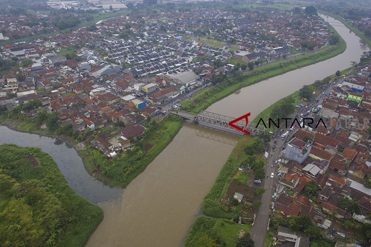 Kampus tanam pohon revitalisasi Sungai Citarum