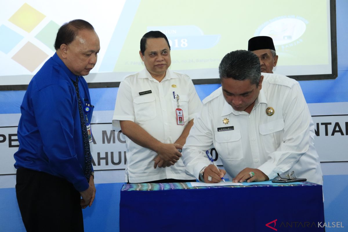 Wali Kota Teken Kontrak Kinerja PDAM Intan Banjar