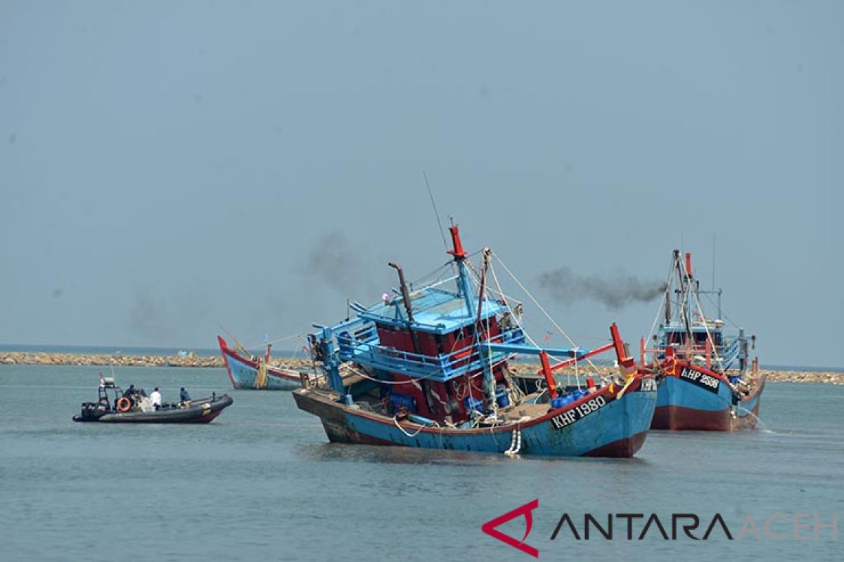 Dua kapal nelayan Malaysia kandas di pelabuhan Lampulo