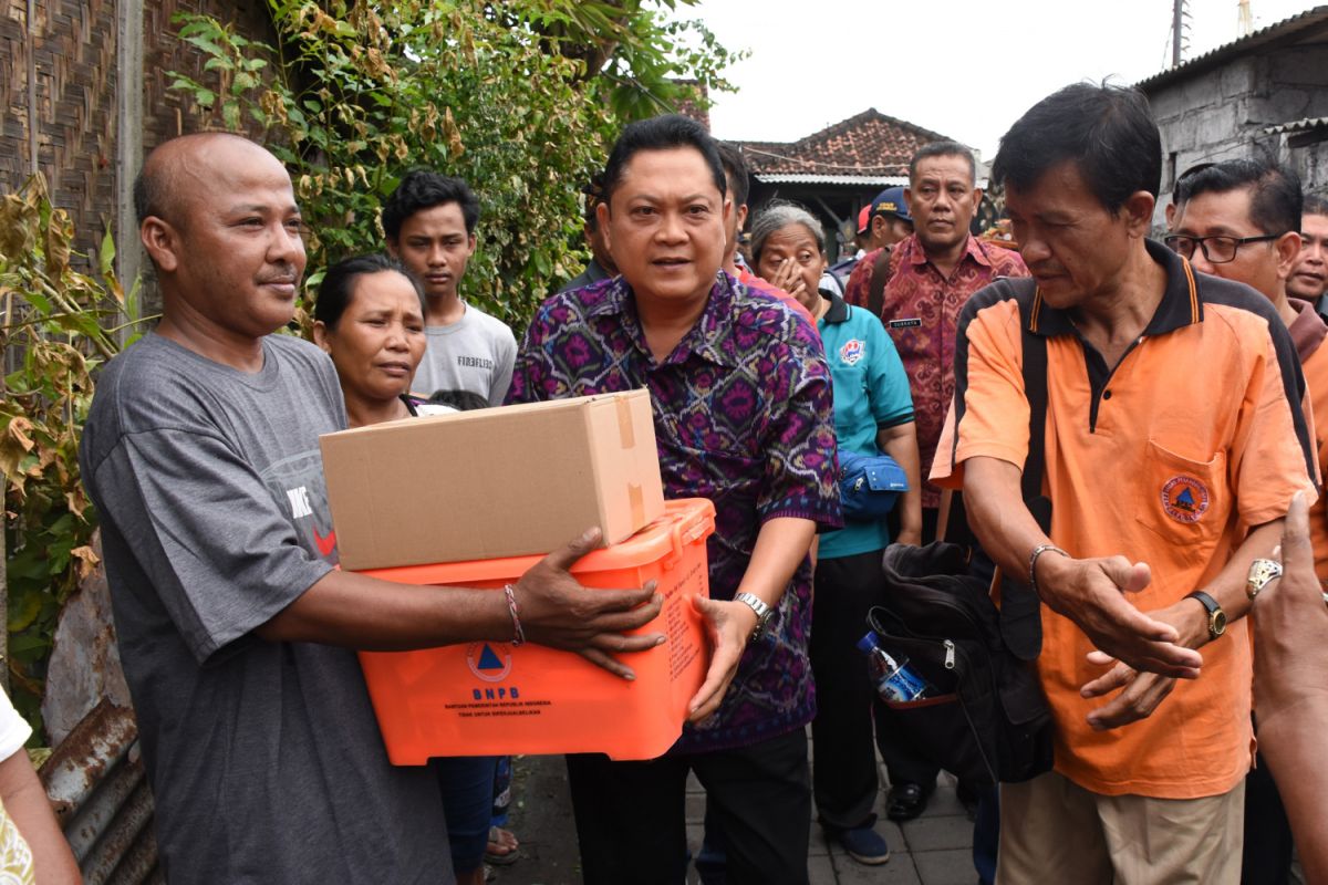 Wali Kota Denpasar bantu korban kebakaran