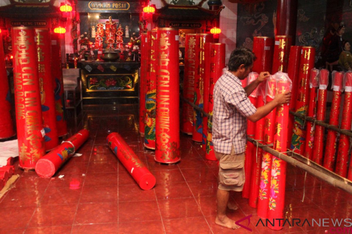 200 lilin dinyalakan di Wihara Dharma Ramsi Bandung