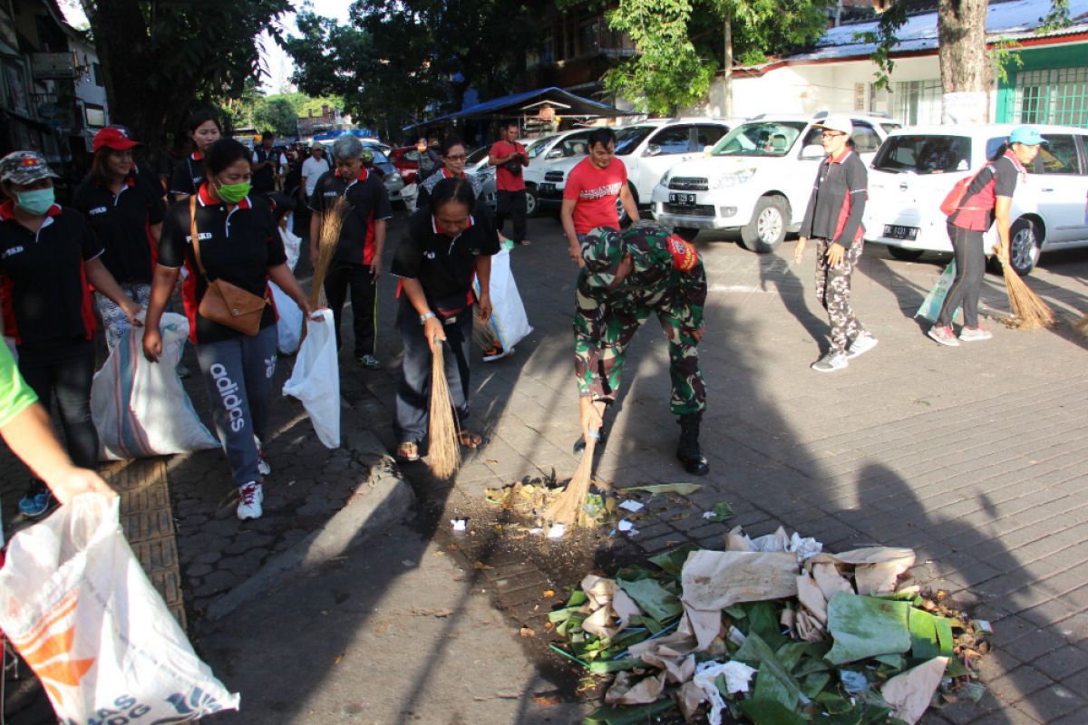 Sat Pol PP Denpasar gelar aksi kebersihan