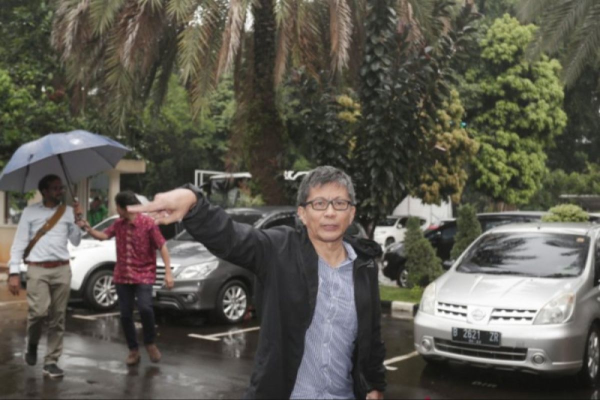 Rocky Gerung diberondong 20 pertanyaan selama hampir lima jam