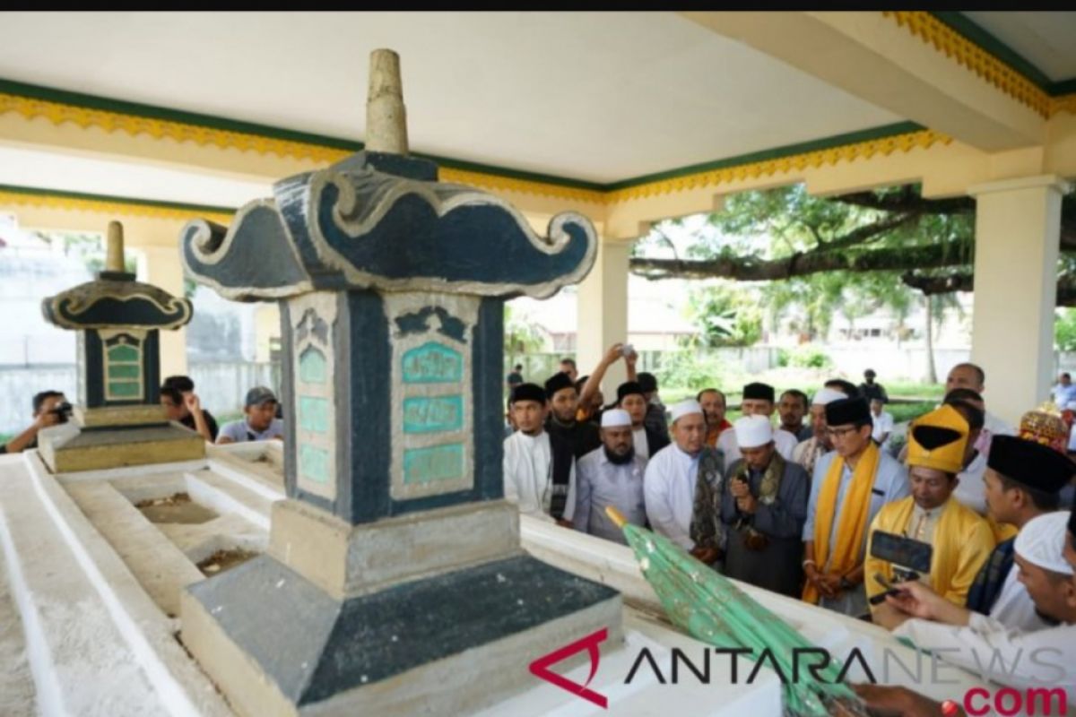 Sandiaga Uno ziarahi makam raja Islam pertama di Indonesia