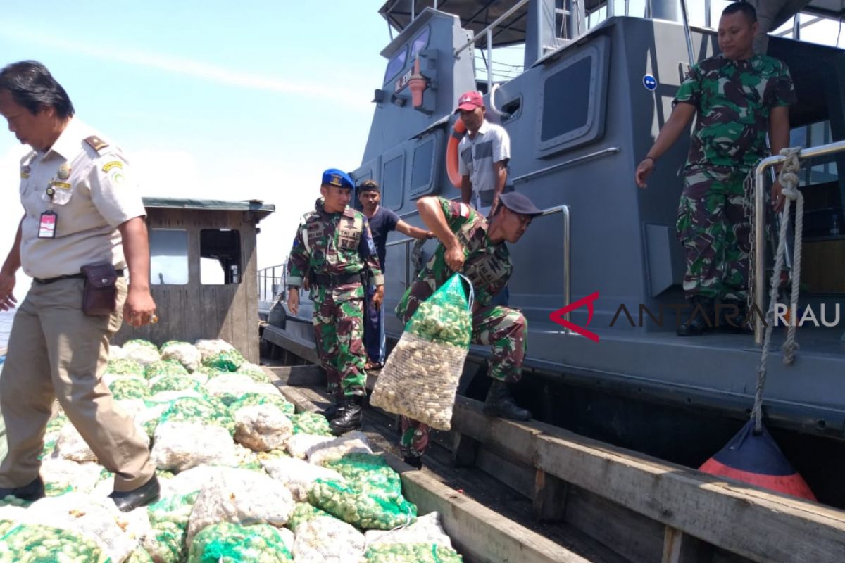 Lanal Dumai Tangkap Kapal Bawa Bawang Ilegal dari Malaysia