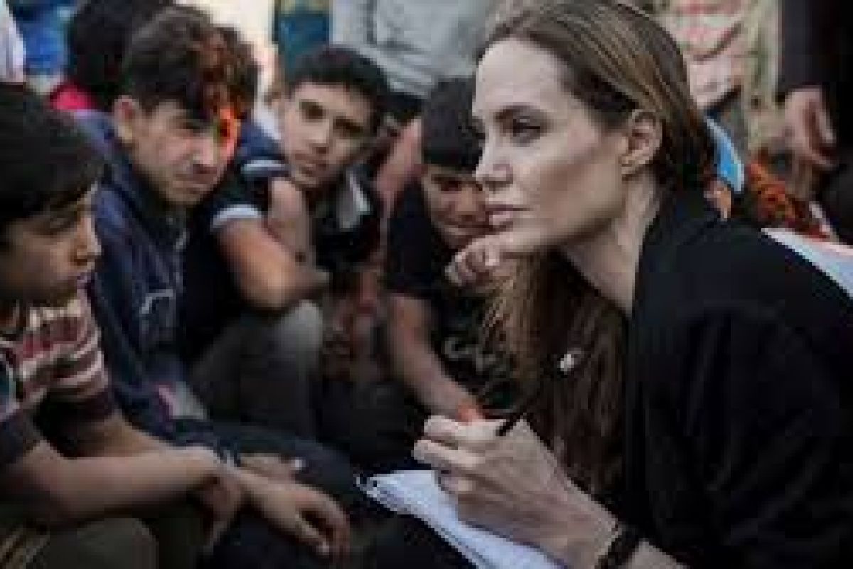 Aktris Angelina Jolie kunjungi kamp pengungsi Burkina Faso sebagai utusan PBB