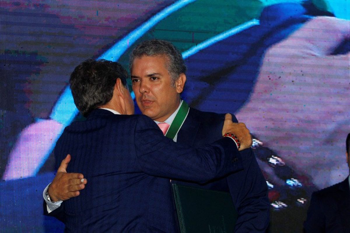 Presiden Kolombia  tawarkan diri divaksin AstraZeneca