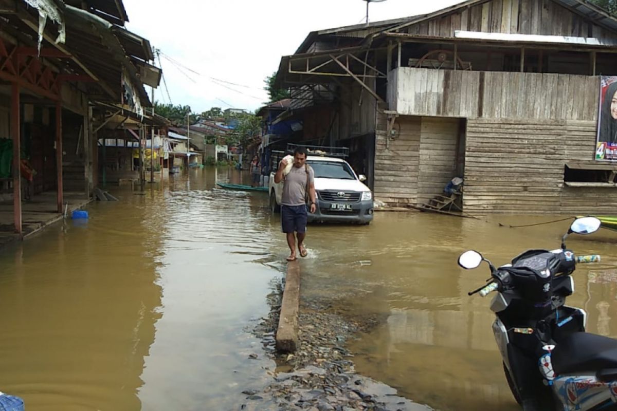 Puluhan rumah warga di Ledo Bengkayang terendam banjir