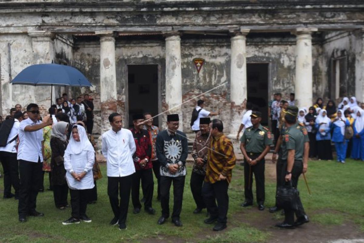 Presiden kunjungi Benteng  Van Den Bosch