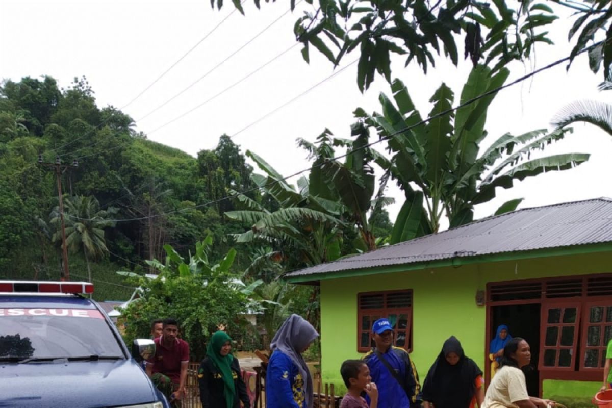 BPBD Gorontalo Utara Salurkan Makanan Bagi Warga Terdampak Banjir