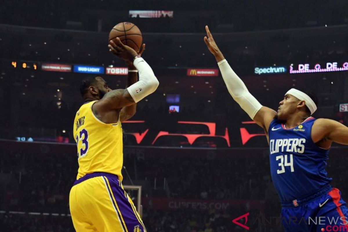 Lakers kalahkan Clippers, LeBron berperan