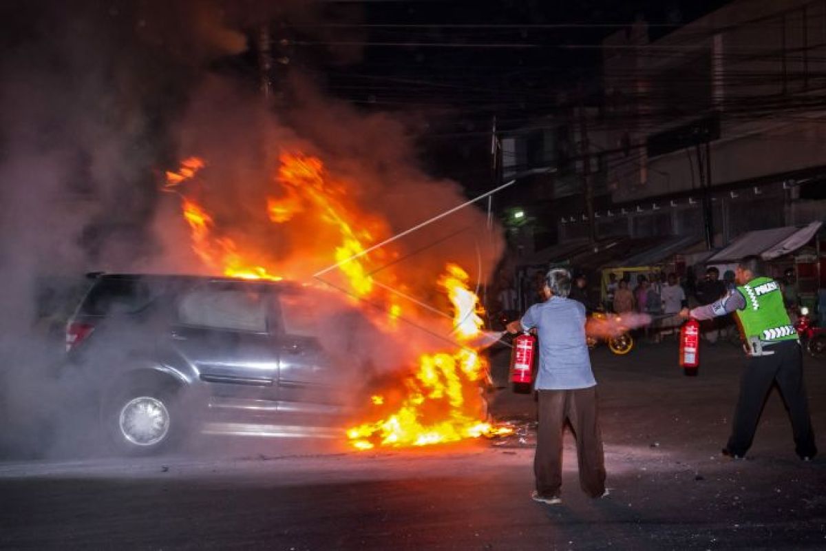 Teror bakar mobil di Semarang kembali terjadi