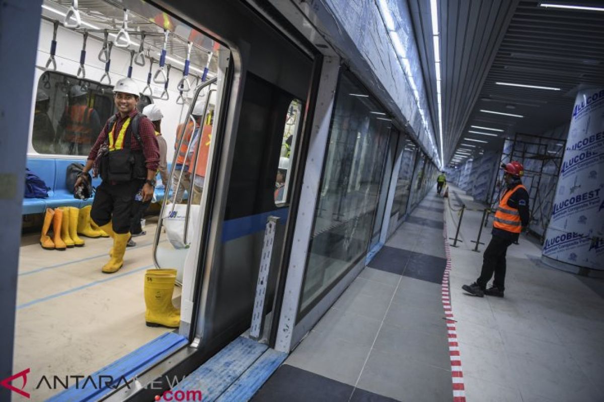 Hari pertama uji publik MRT angkut 4.000 warga Jakarta