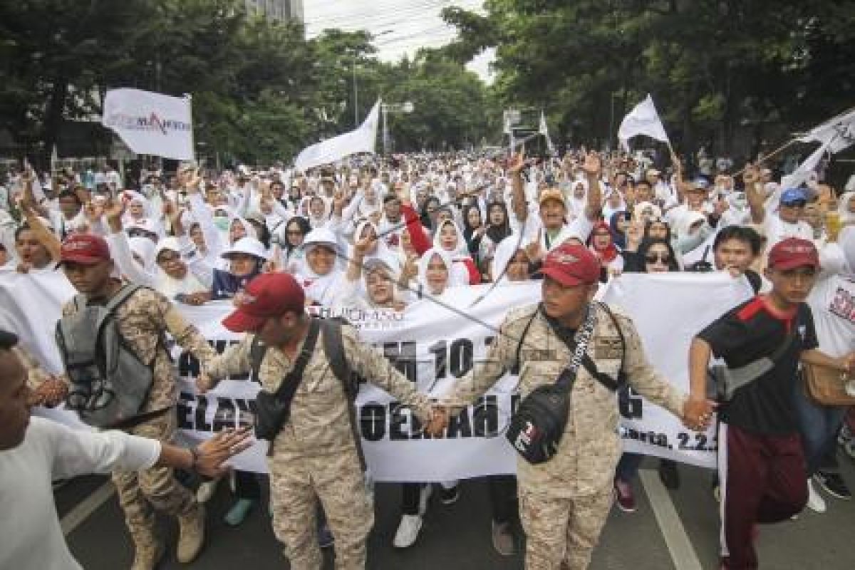 Prabowo jalan sehat bersama ribuan relawan Roemah Djoeang