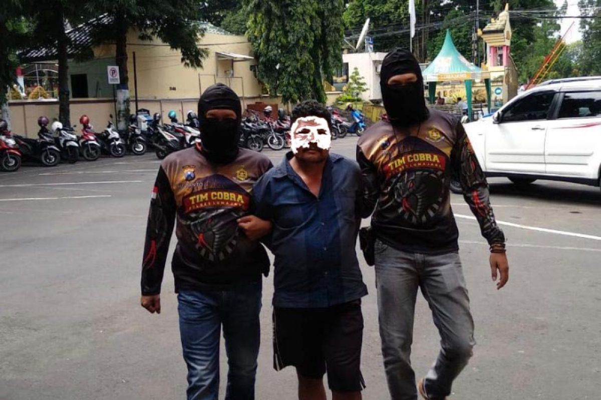 Polisi Lumajang Tangkap Pelaku Pembacokan terkait Polemik Lalu Lintas Penambangan Pasir