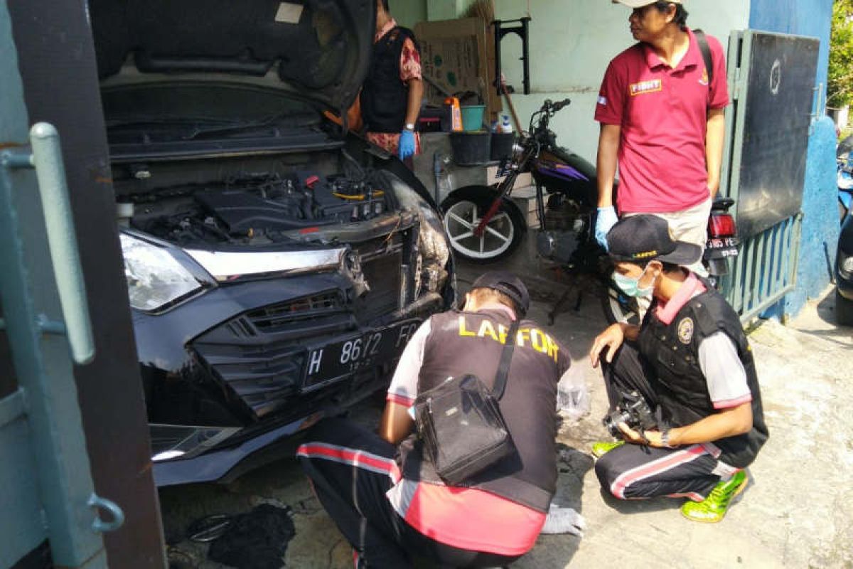 Ganjar sebut teror pembakaran mobil dilakukan orang terlatih