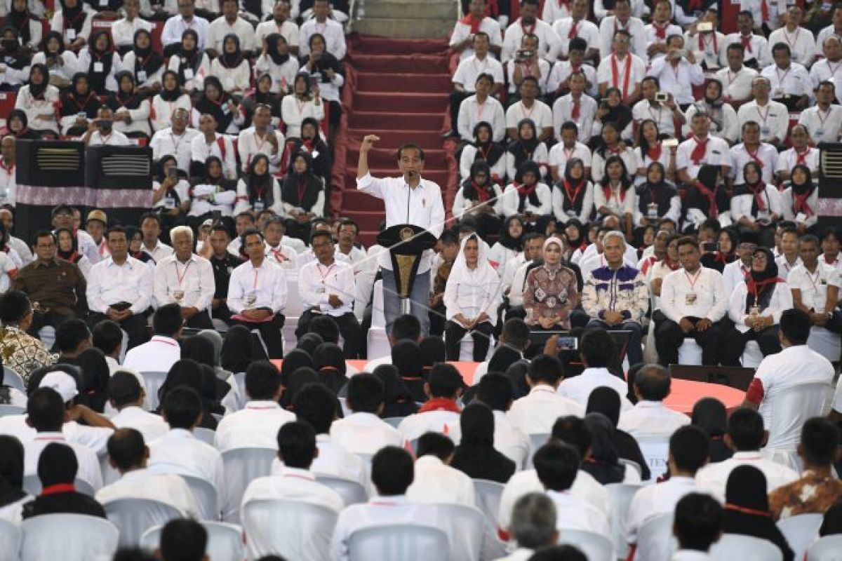 Bertemu THL tenaga bantu penyuluh pertanian, Presiden janji akan angkat jadi ASN